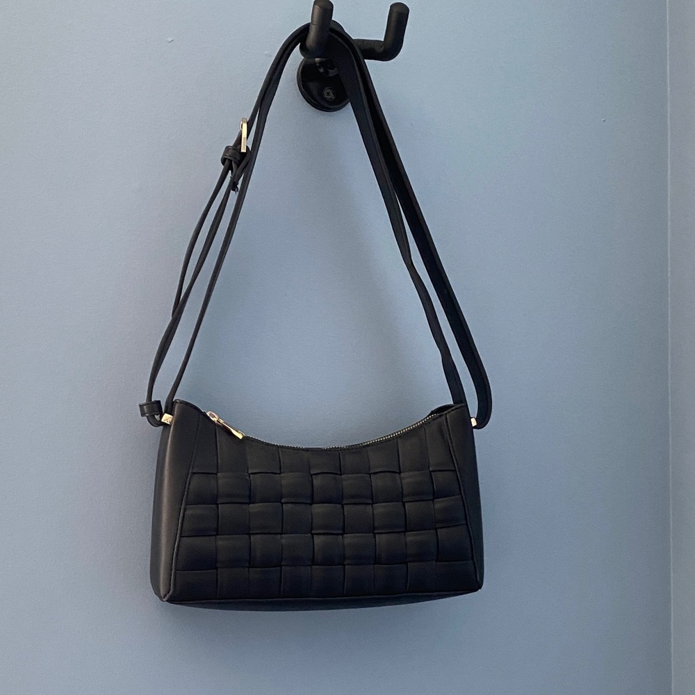 Elegant Black Quilted Shoulder Bag